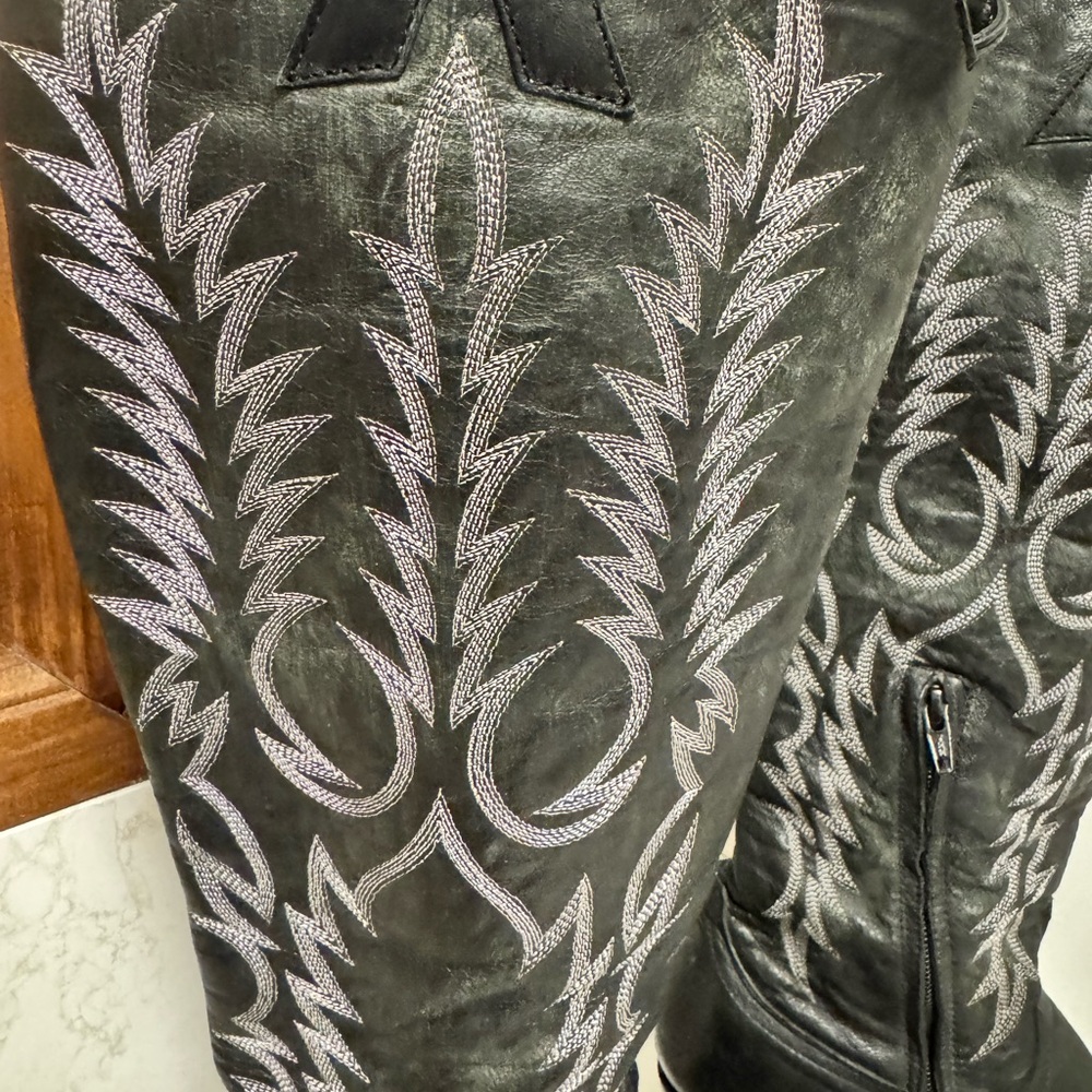 Old Gringo Black Embroidered Cowboy Boots - image 8